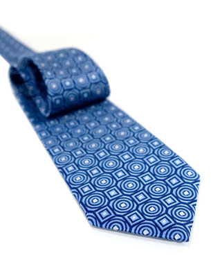Mesmerizing Circles Tie in Light Blue/Navy Blue/White